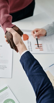 Japanese business professionals shaking hands – online class visual