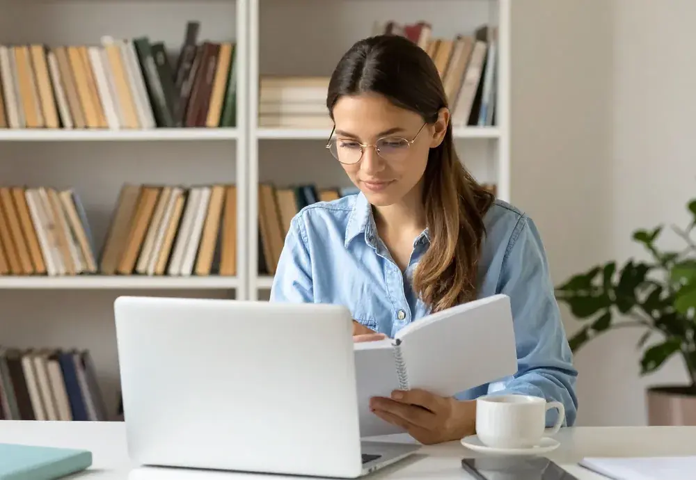 Students studying online for JLPT N1 preparation at Japonin(JOI)